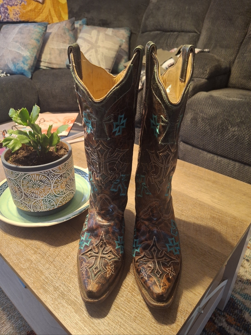 CORRAL Classic Brown Leather Western Boots with Turquoise Embroidery